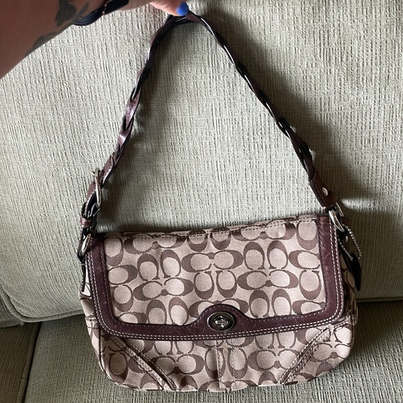 Coach Handbag. - Picture 6 of 7